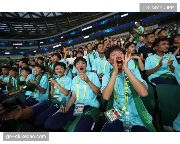 中超俱乐部携手学校举办足球夏令营，助力青少年足球发展