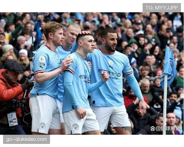 曼城2-0桑德兰，福登破门助蓝月紧追榜首阿森纳