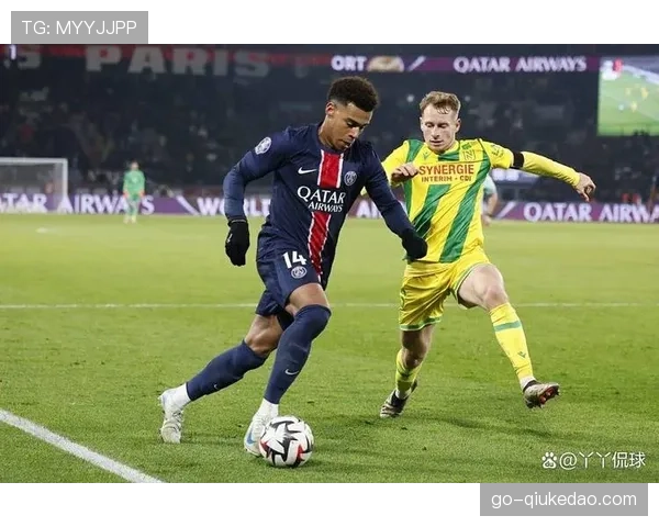 全场比赛结束，巴黎圣日耳曼2-1逆转南特，继续领跑积分榜