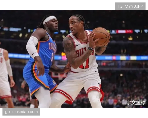 实时报道:比赛陷入僵局,双方均难以在对方肋部形成有效渗透 实时报道:比赛陷入僵局,双方均难以在对方肋部形成有效渗透